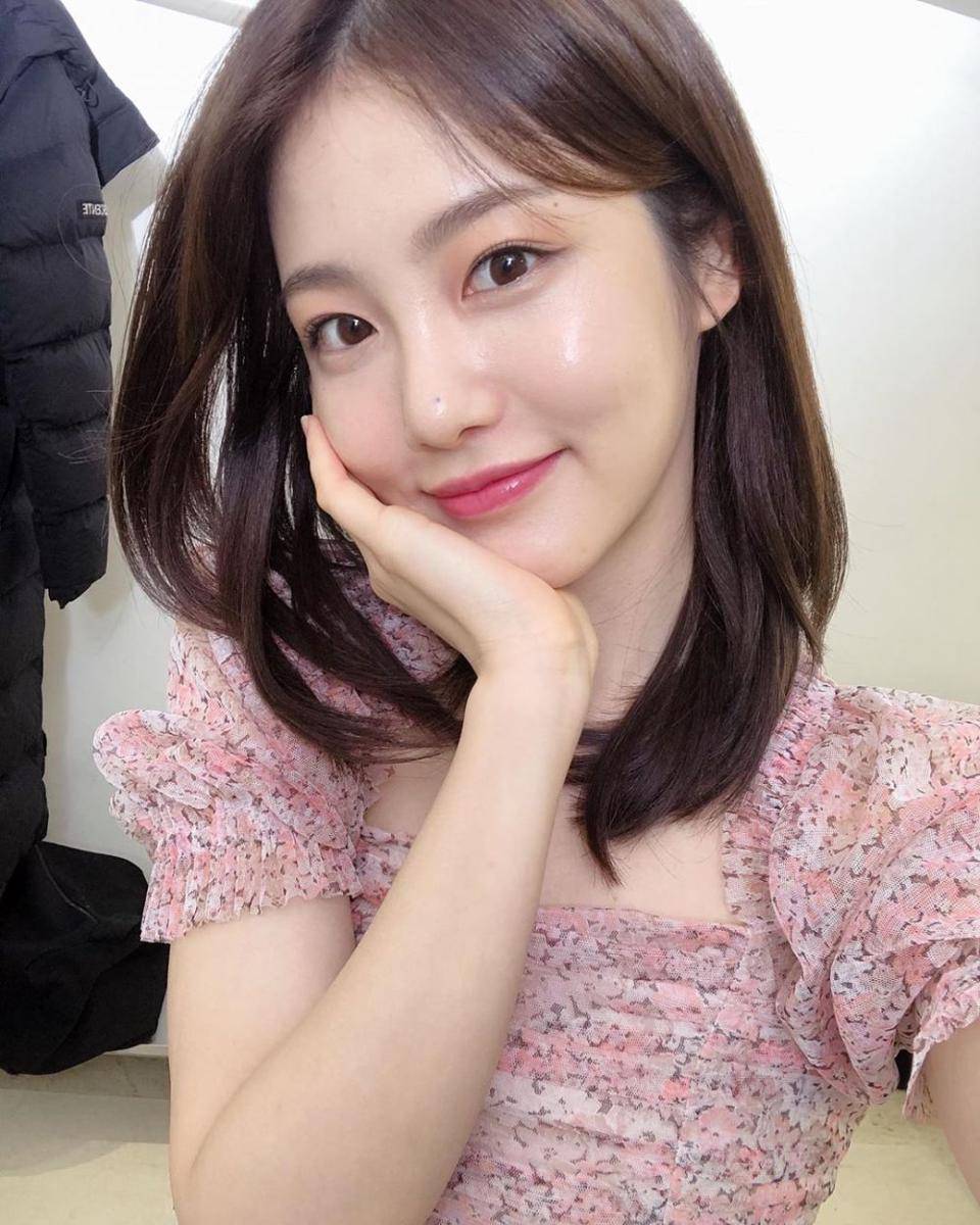 instagram.com/__shinyeeun