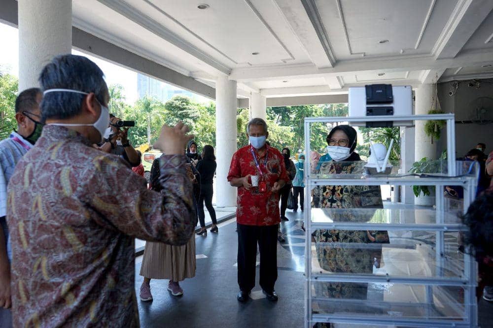 Penerimaan tiga alat baru dari ITTS Surabaya kepada Wali Kota Surabaya Tri Rismaharini. Dok Humas Pemkot Surabaya