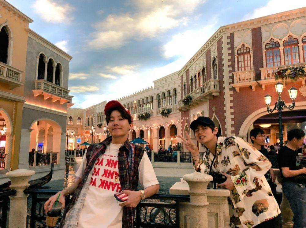 twitter.com/BTS_twt