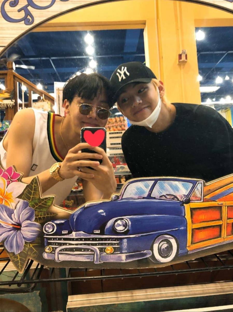 twitter.com/BTS_twt