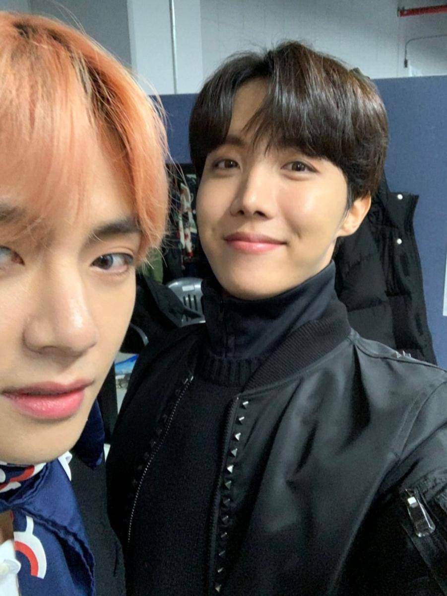 twitter.com/BTS_twt