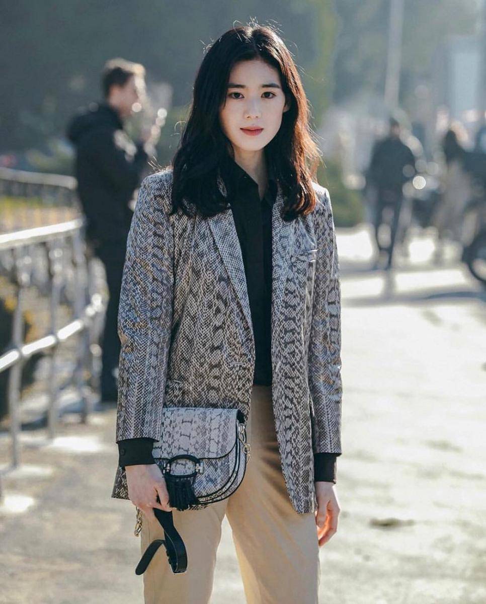 instagram.com/jungeunchae_
