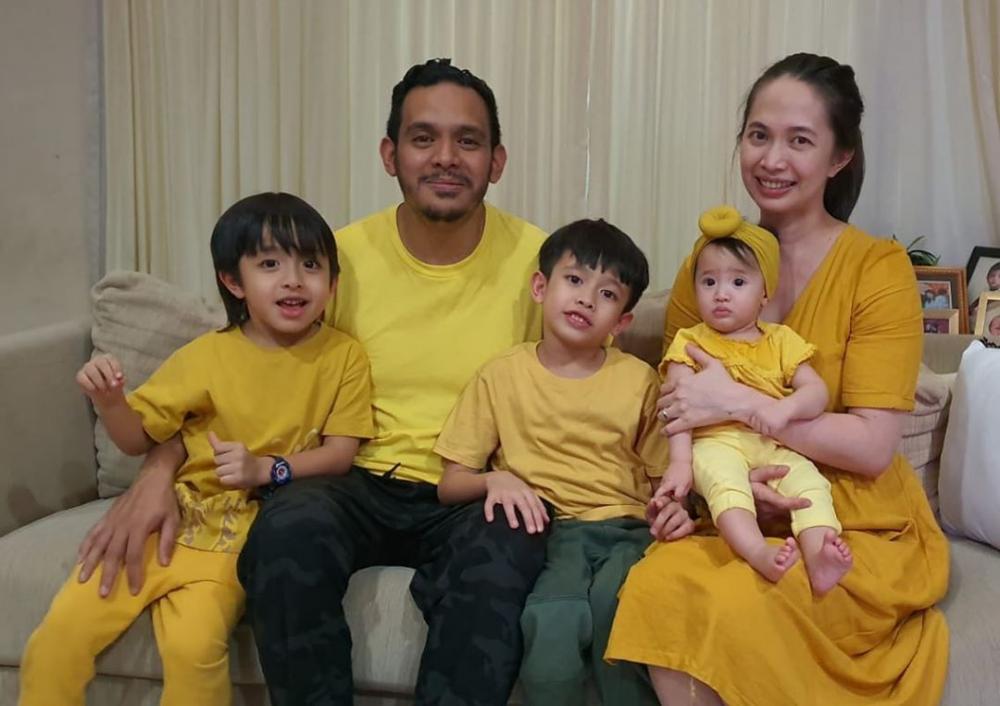 Jadi Ibu Tiga Anak, 10 Potret Artis Verlita Evelyn yang Makin Menawan