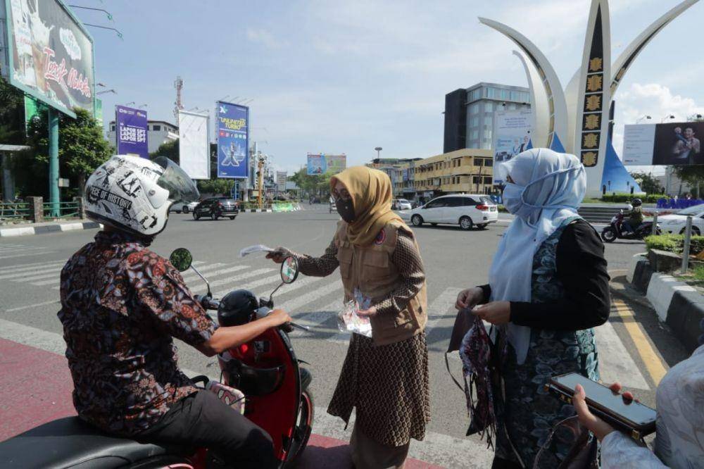 Masker hasil produksi siswa SMKN 3 Banda Aceh dibagikan kepada warga yang membutuhkan (IDN Times/Istimewa)
