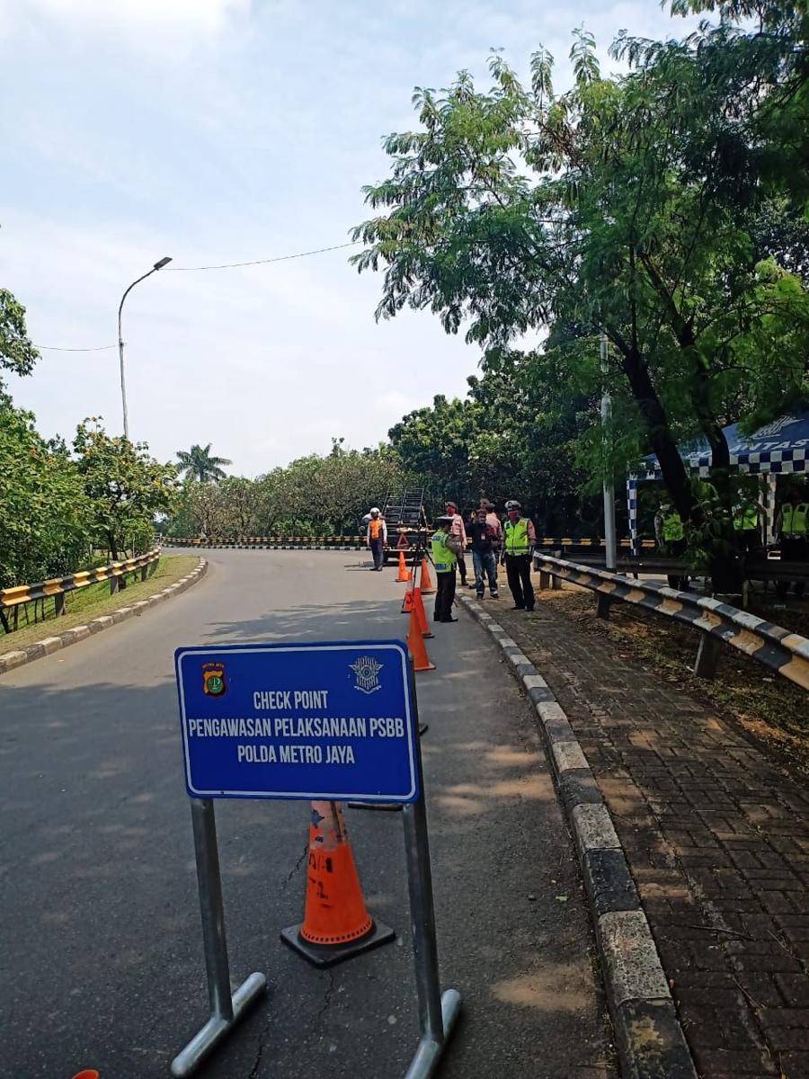 Lalin di Simpang UI dalam masa PSBB (IDN Times/Rohman Wibowo)