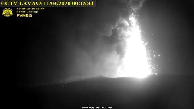 (Tangkapan layar ketika Gunung Anak Krakatau erupsi) Dokumentasi Kementerian ESDM