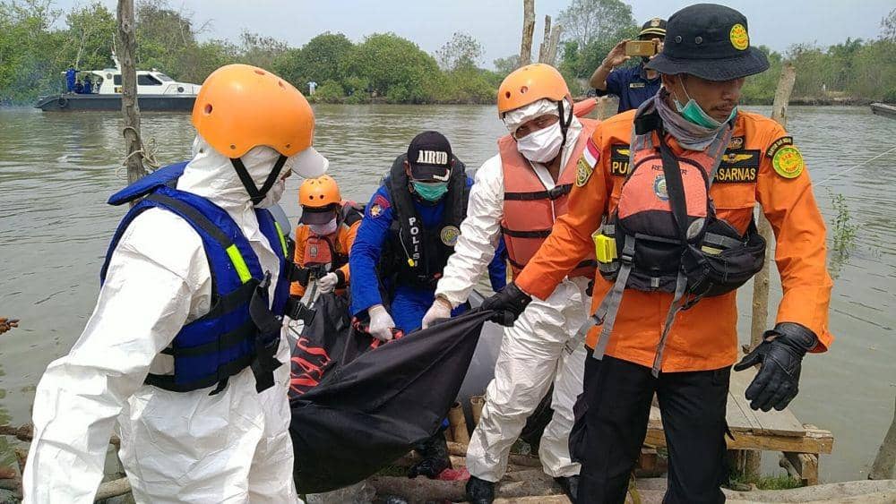 Jenazah perempuan pencari kerang yang hilang di perairan Deli Serdang ditemukan, Jumat (10/4) (Dok. Kantor SAR Medan)