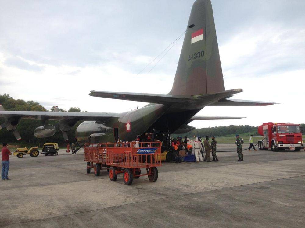 Bantuan APD dan masker untuk Provinsi Kaltim tiba di Balikpapan, 10 April 2020 (IDN Times/Hilmansyah)