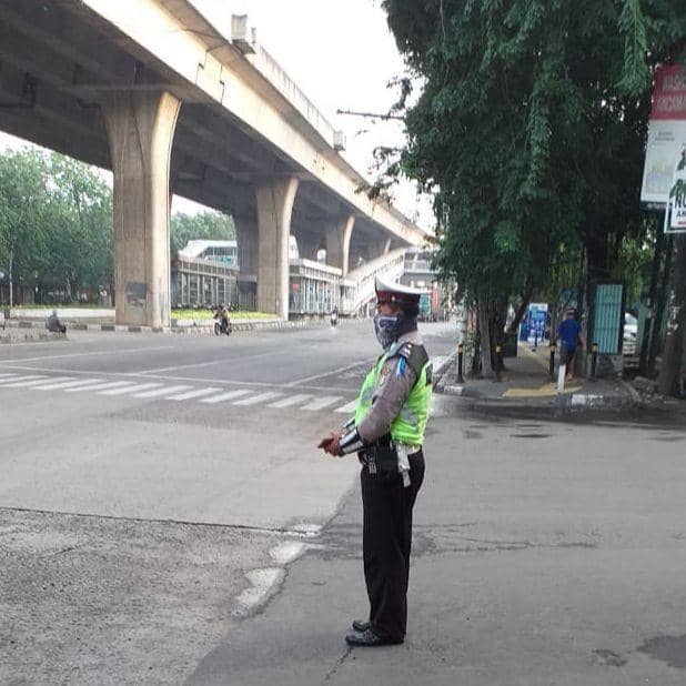 Jalan Yos Sudarso, Tanjung Priok, Jakarta Utara Sabtu (11/2), hari kedua PSBB (Twitter TMC Polda Metro Jaya)