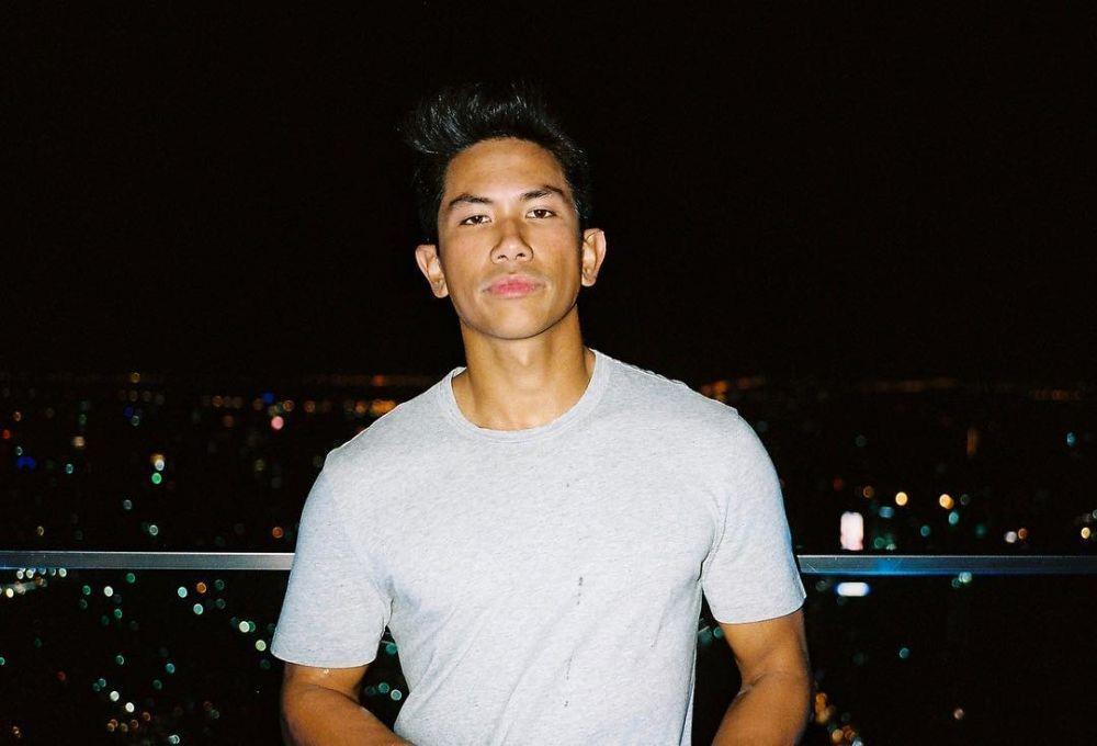 10 Pesona Pangeran Brunei Abdul Mateen Saat Tampil Simpel dengan Kaus