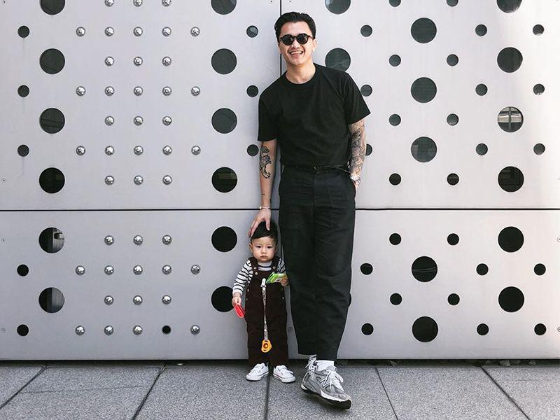 10 Inspirasi Outfit Basic ala Ernanda Putra yang Harus Kamu Coba!
