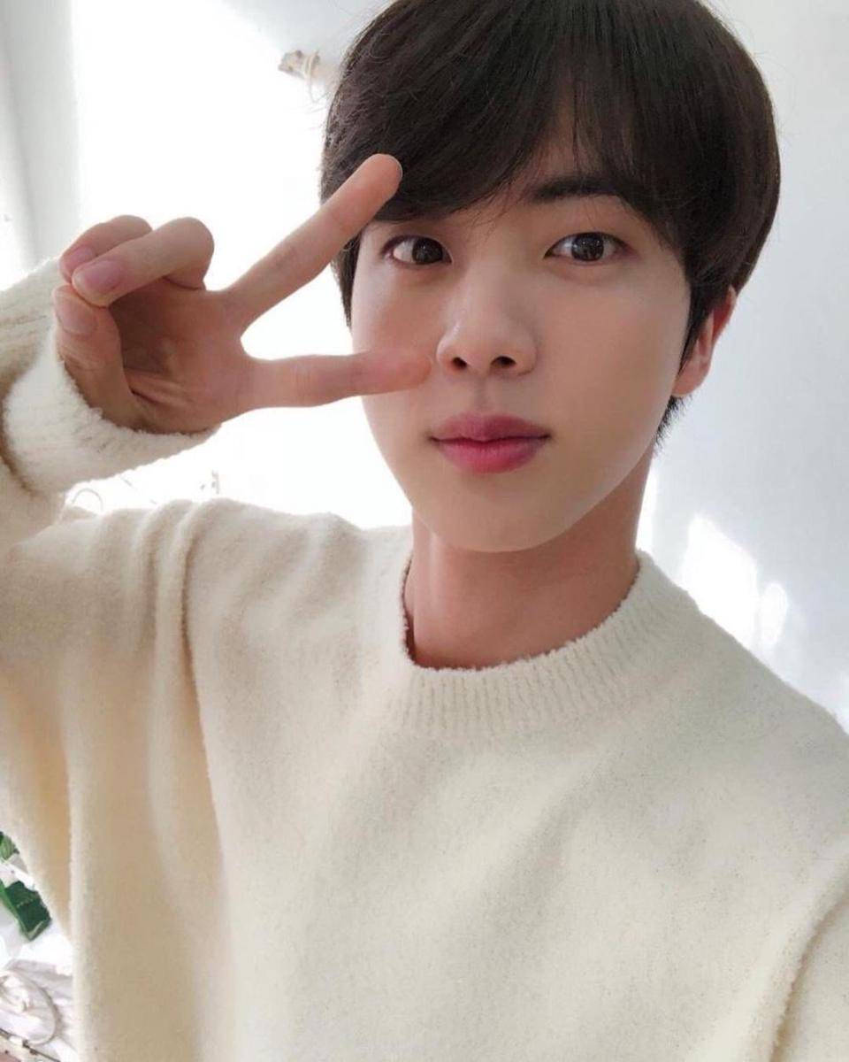 twitter.com/BTS_twt