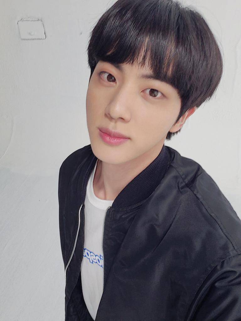 twitter.com/BTS_twt