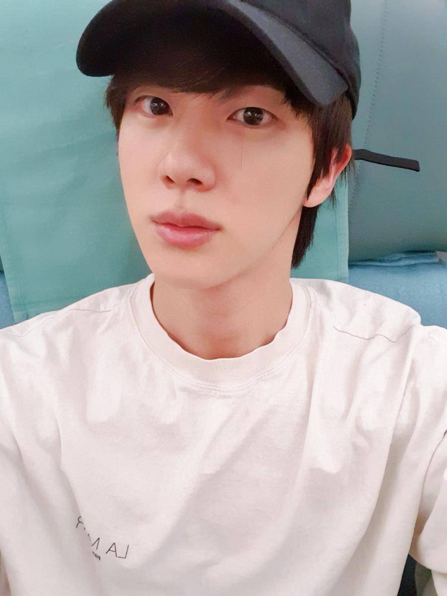 twitter.com/BTS_twt