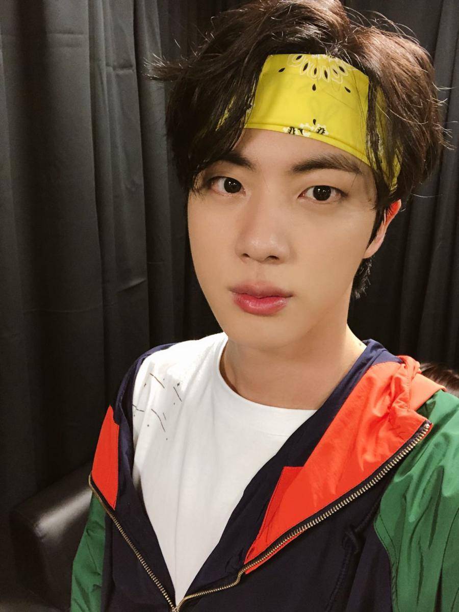 twitter.com/BTS_twt