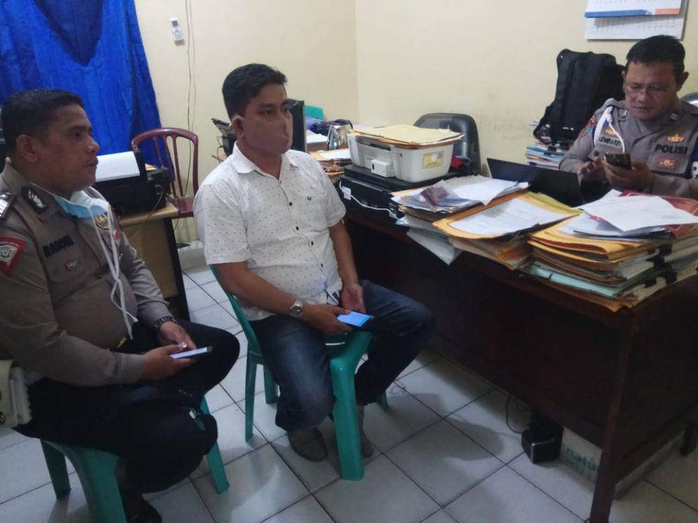 Bripka RS (kiri) saat menjalani pemeriksaan di Sipropam Polrestabes Medan (Dok: Humas Polda Sumut)