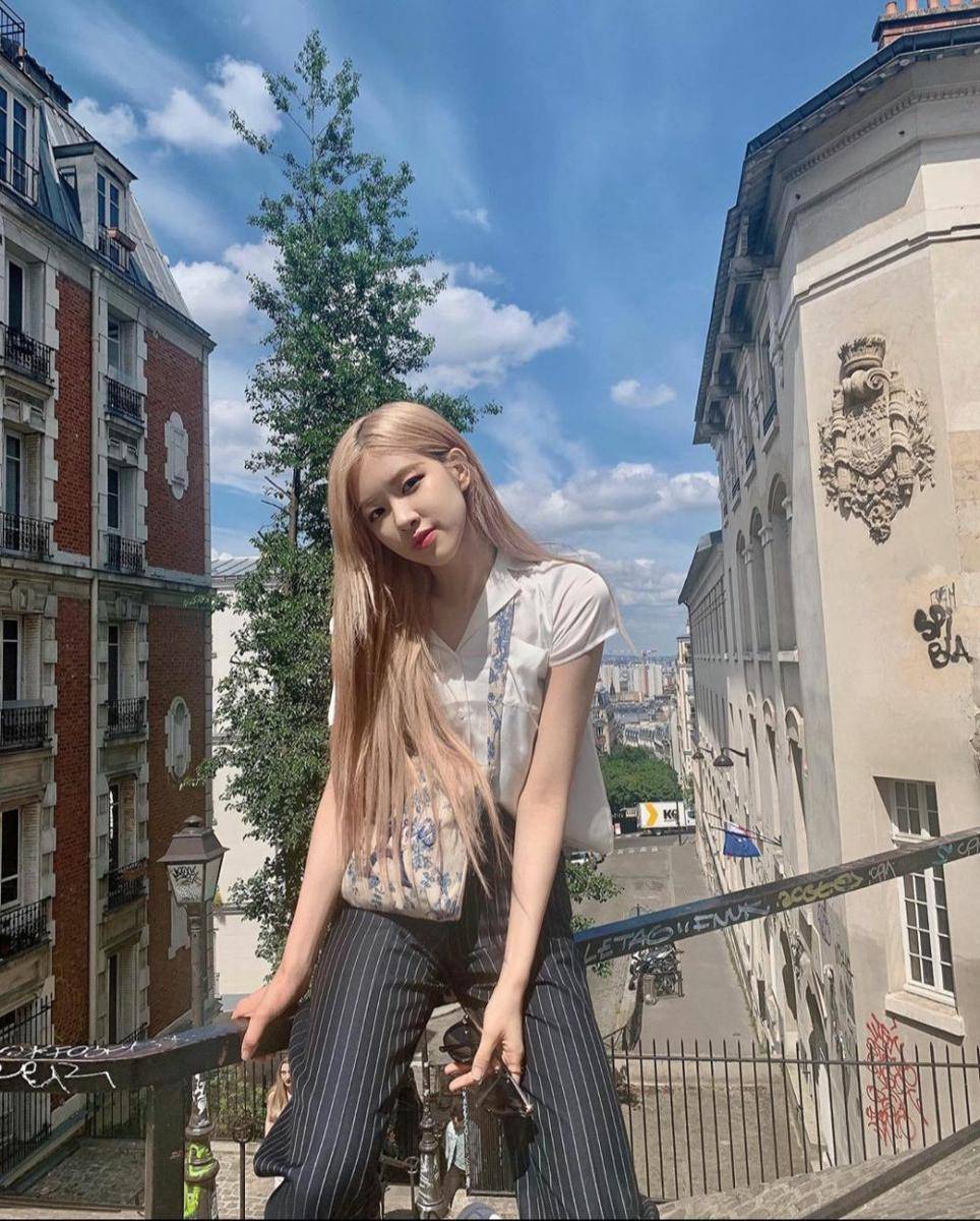 instagram.com/roses_are_rosie