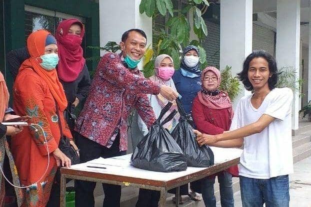 Asyik! Ratusan Mahasiswa UIN Sunan Kalijaga Mendapat Paket Sembako