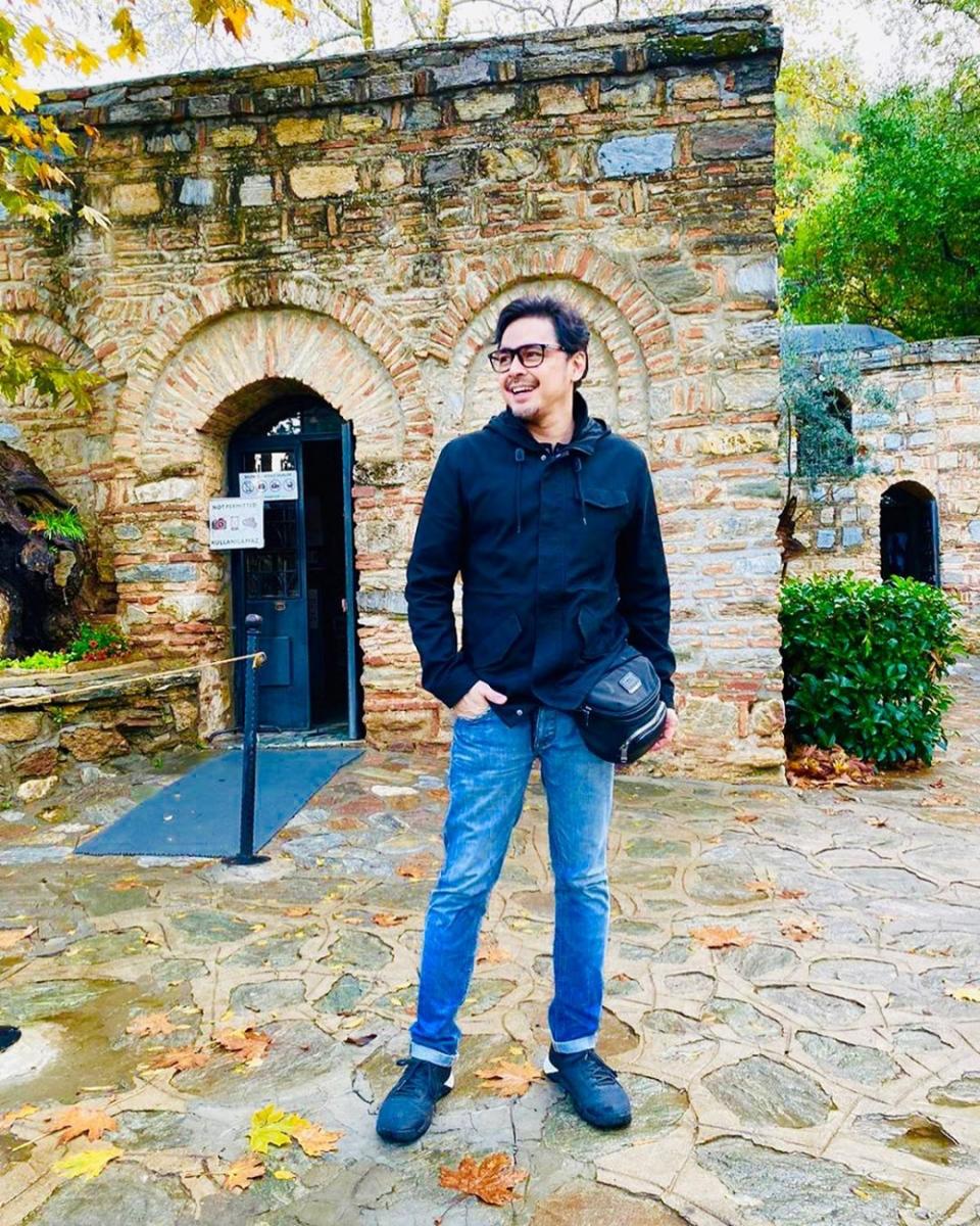 10 Gaya Thomas Djorghi yang Gak Kalah Keren dari ABG "Zaman Now"