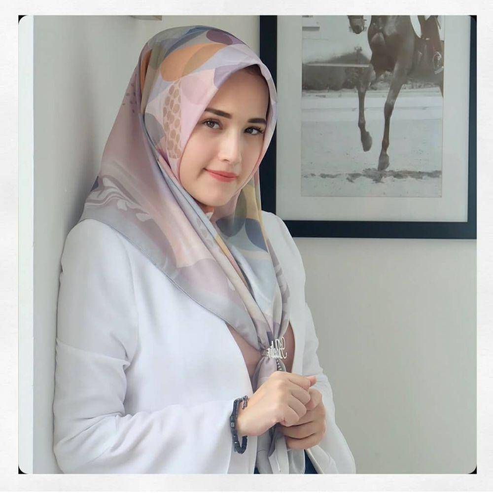 instagram.com/adeliapashaofficial/