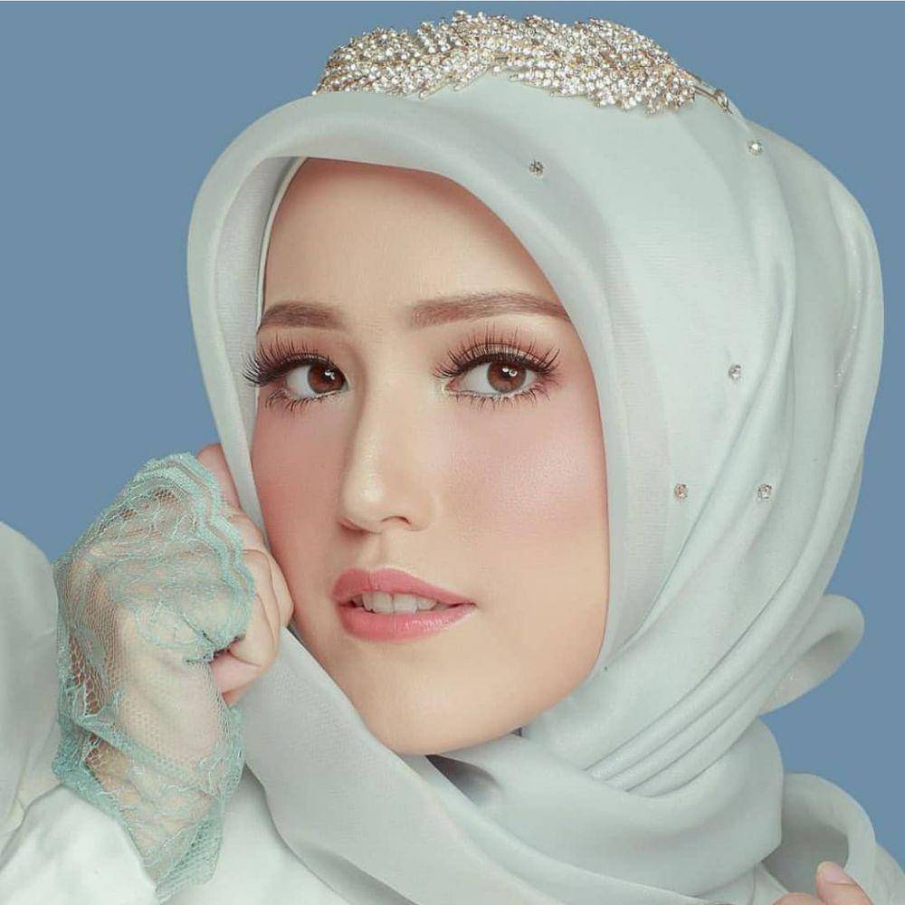 instagram.com/adeliapashaofficial/