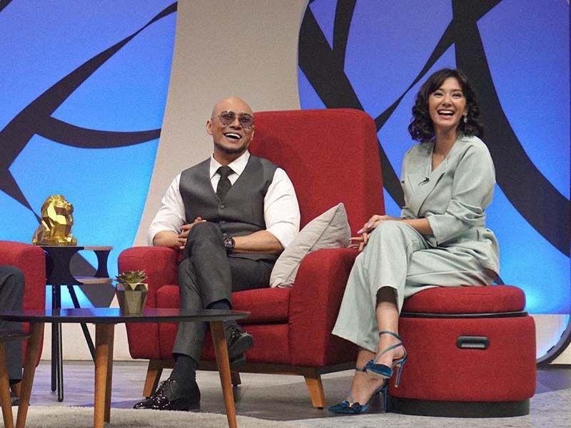 9 Potret Kompak Fanny Ghassani dan Deddy Corbuzier di 'Hitam Putih'