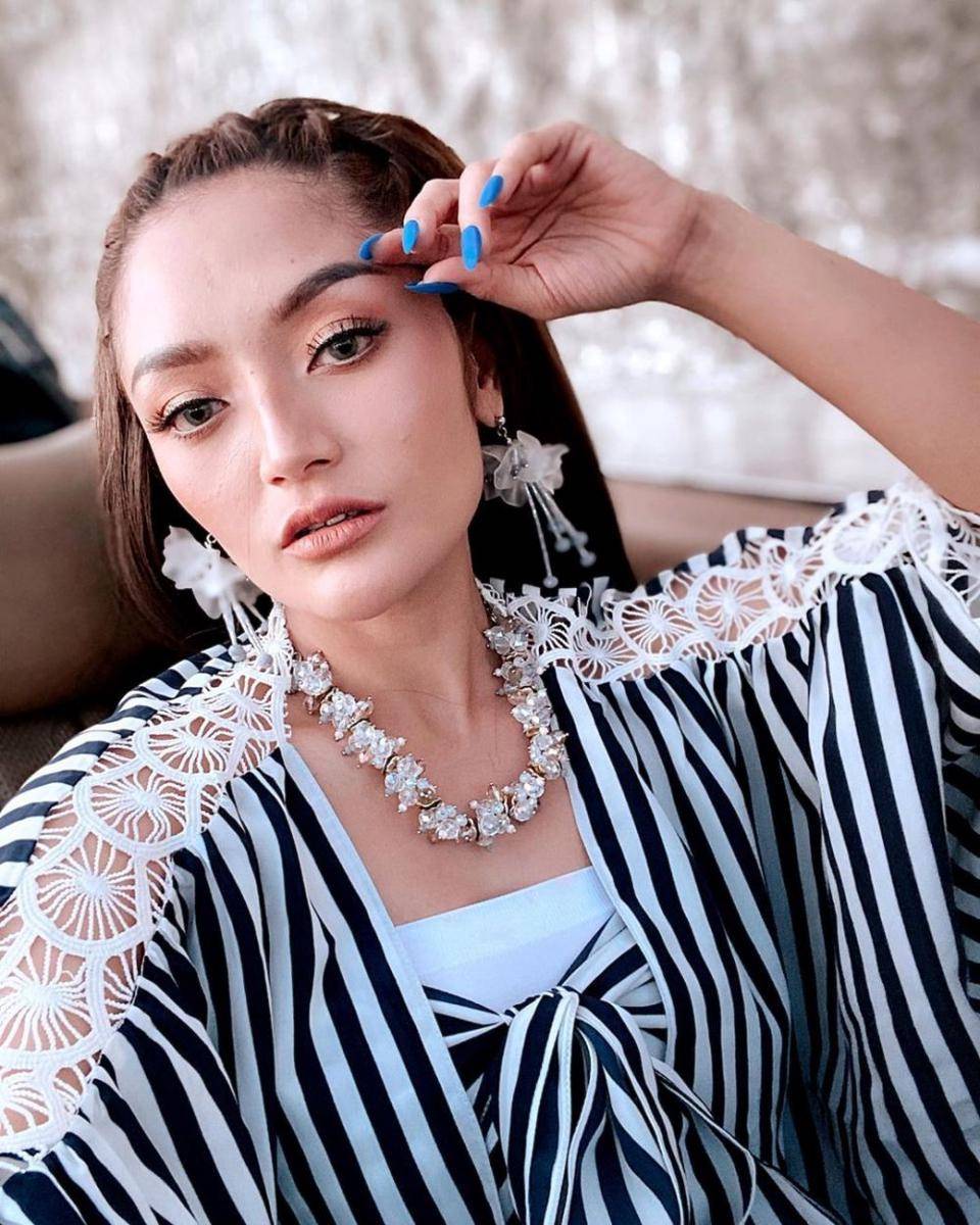 instagram.com/sitibadriahh