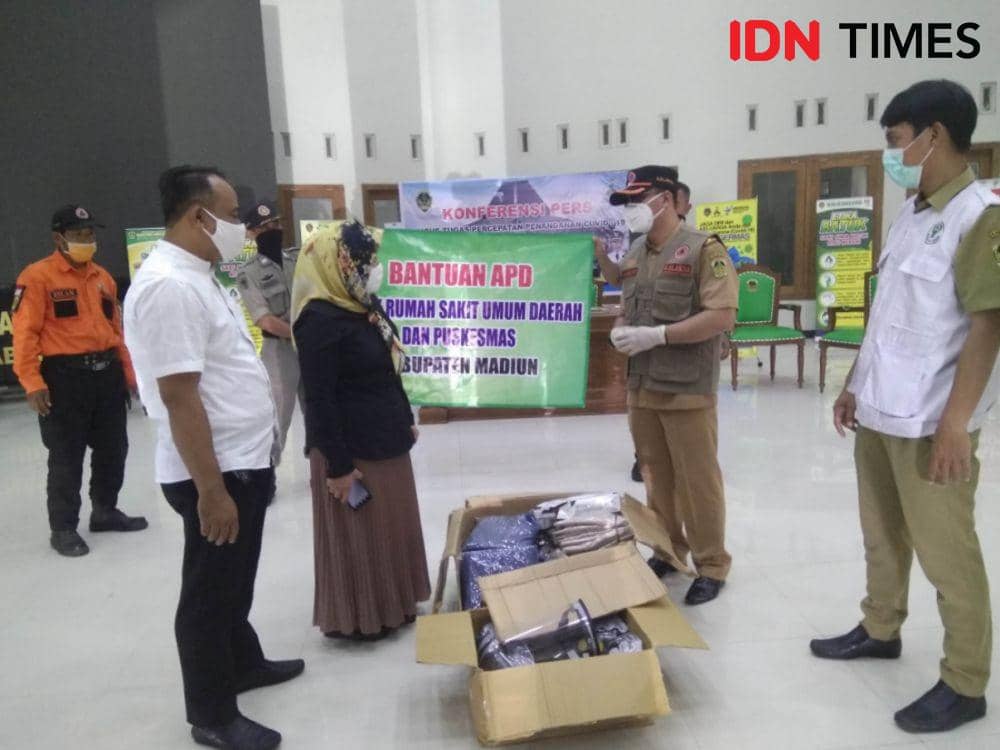 Warga Madiun Mulai Membantu APD Bagi Tim Medis
