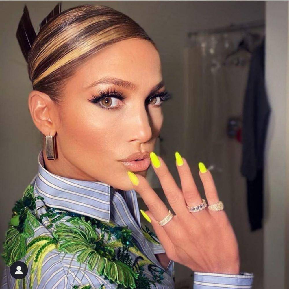 instagram.com/jlo