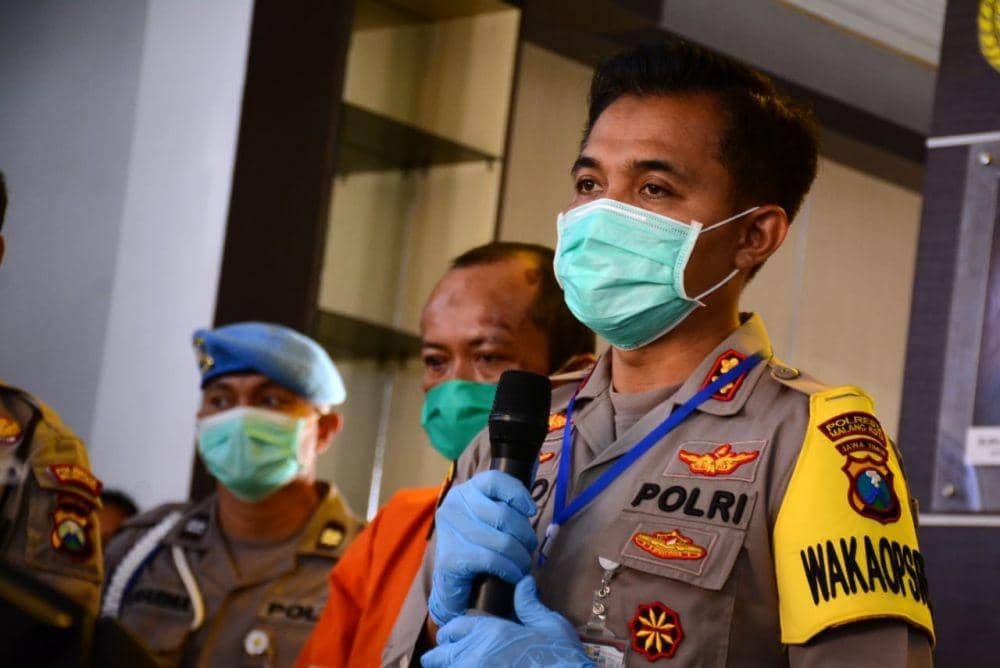 Wakapolresta Malang Kota, AKBP Setyo Koes Heriyatno saat memberikan keterangan terkait penangkapan pelaku curanmor. Dok/ Humas Polresta Malang Kota