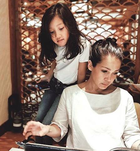 instagram.com/mieke_amalia