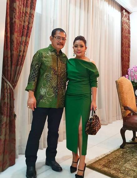 instagram.com/mayangsaritrihatmodjoreal