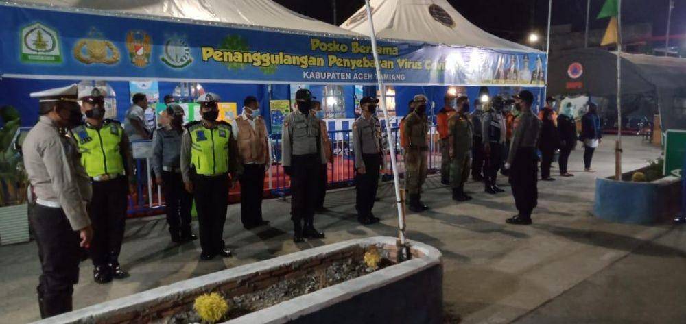 Petugas saat berjaga di kawasan Kabupaten Aceh Taming, Aceh yang berbatasan langsung dengan Kabupaten Langkat, Sumatera Utara (IDN Times/Istimewa)