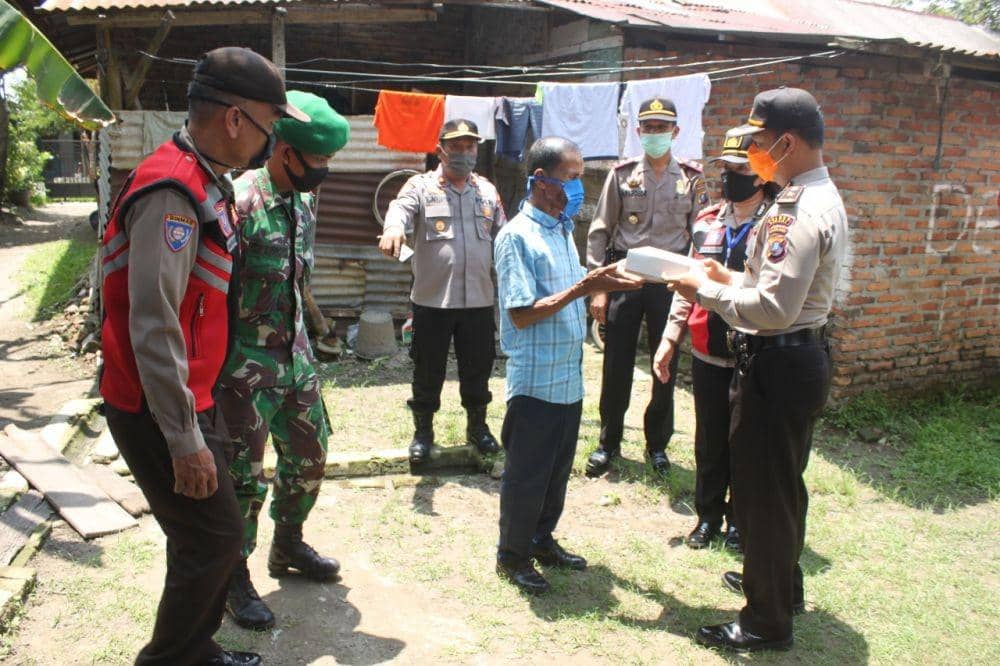 Nasi bungkus yang dibagikan kepada masyarakat melalui dapur umum Polres Binjai (IDN Times/ istimewa)