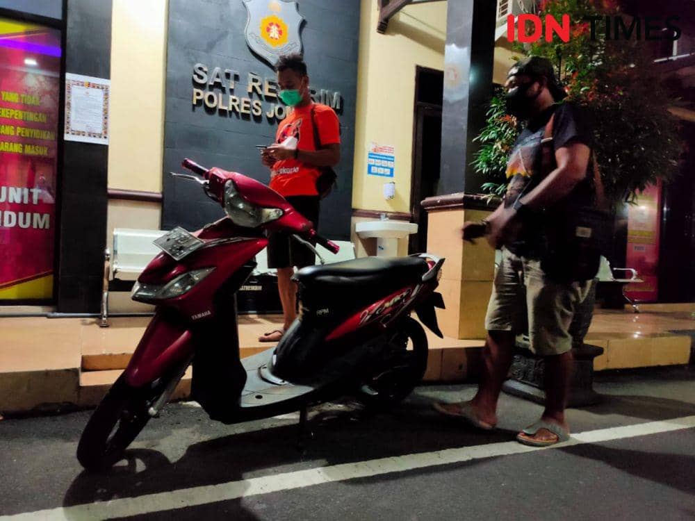 Pelaku saat diamankan di Mapolres Jombang. IDN Times/ Zainul Arifin