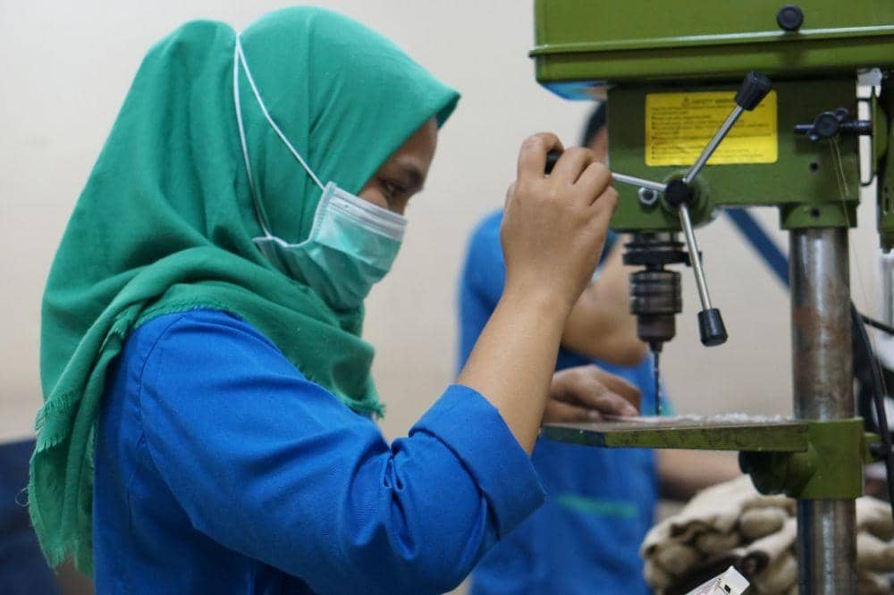 RSA UGM saat memproduksi face shield secara mandiri. Dok: istimewa