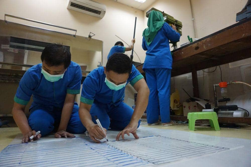 Sulit Didapatkan, RSA UGM Produksi Face Shield Secara Mandiri