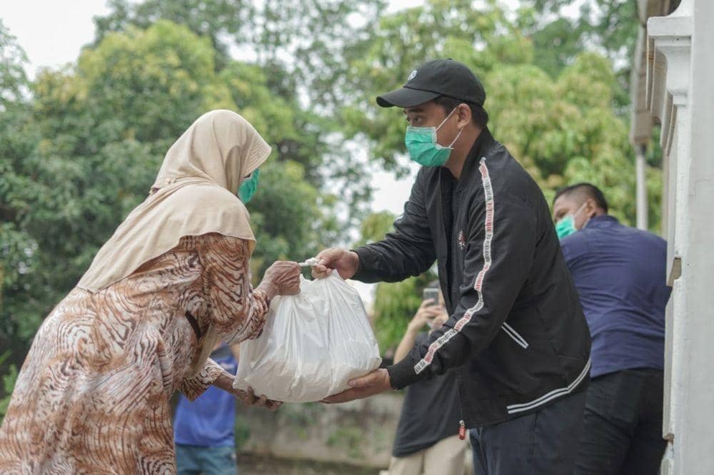 13 Ribu Paket Sembako Menantu Jokowi Sasar Rakyat Miskin Kota Medan