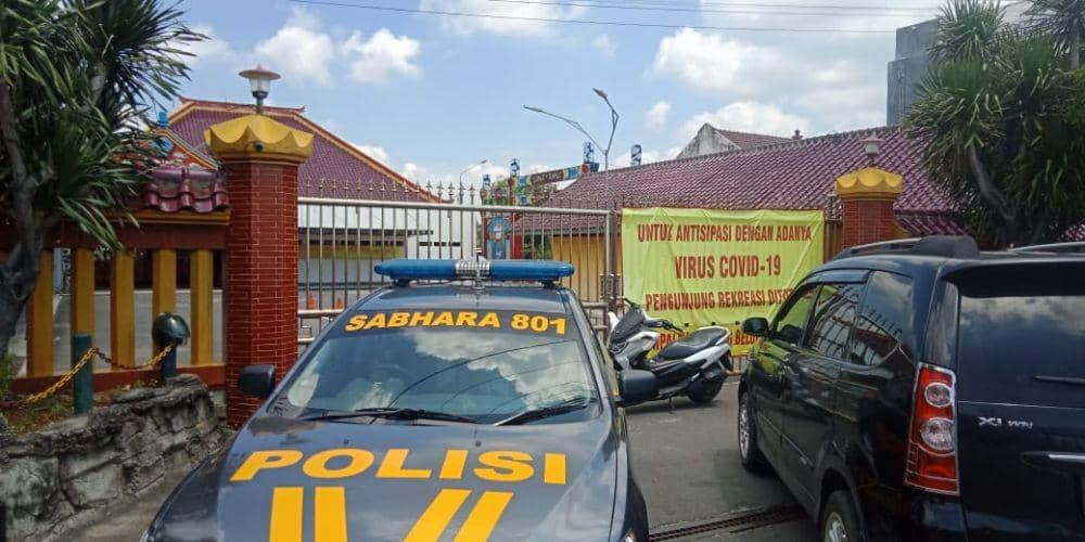 Pintu masuk kelenteng ditutup. IDN Times/Imron