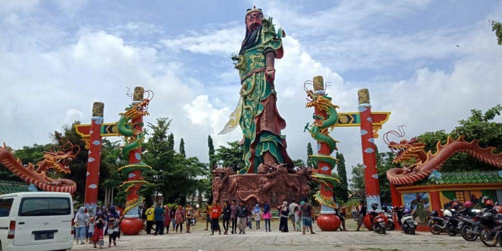 Patung Dewa Kong Co Kwan Sing Tee Koen sebelum runtuh. IDN Times/Istimewa