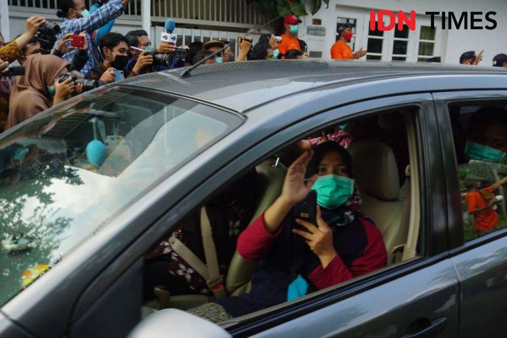 Mengharukan, Warga Baciro Jogja Bertepuk Tangan Sambut Tenaga Medis
