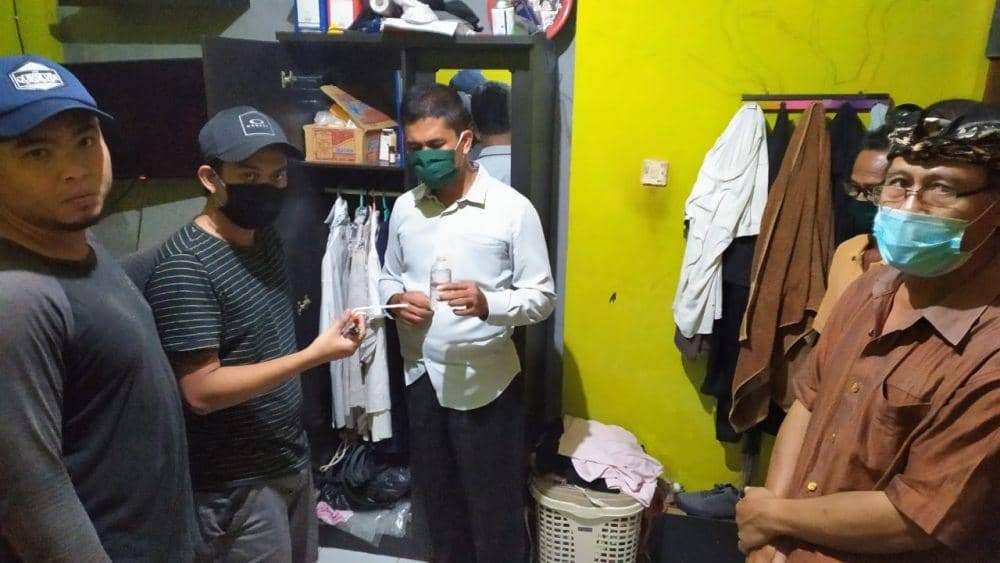 Pasangan kekasih I Made Hendra Wijaya dan Luh De Sarthika Dewi, ditangkap petugas Buser Unit Sat Narkoba, Polres Klungkung, Rabu (15/4). (Dok.IDN Times/Istimewa)