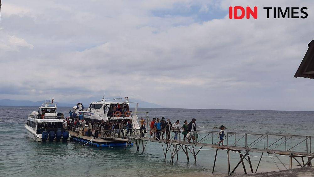 Sejumlah fast boat dari Kusamba menuju Nusa Penida, Klungkung, Bali resmi menutup operasionalnya mulai hari ini, Kamis (16/4). (IDN Times/Wayan Antara)