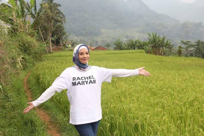 7 Selebriti yang Hamil & Melahirkan Jelang Usia 40 Tahun