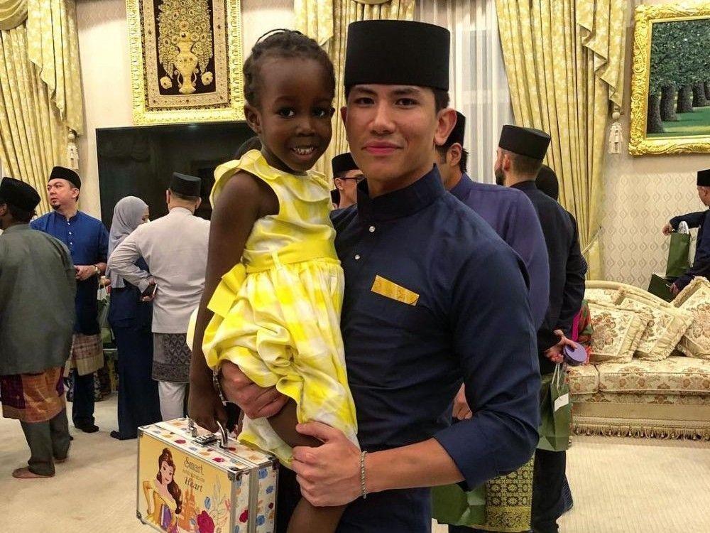 9 Potret Menawan Pangeran Abdul Mateen Saat Hadiri Acara Kerajaan