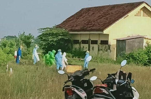 Pemakaman jenazah pasien PDP di Lamongan. IDN Times/Istimewa