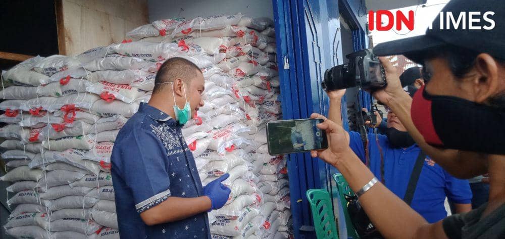 Baru-baru ini Partai NasDem juga telah menyalurkan bantuan beras kepada masyarakat (IDN Times/Hendra Simanjuntak)