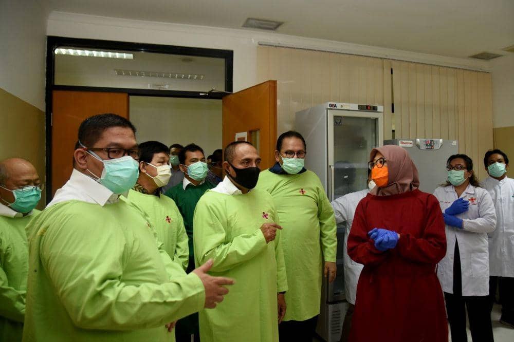 Gubernur Sumut, Edy Rahmayadi saat memantau dan meresmikan laboratorium PCR di RS USU (IDN Times/ Dok. Istimewa)