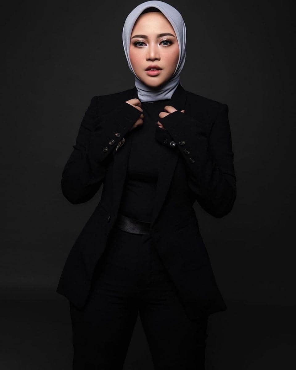 Instagram.com/rachelvennya/