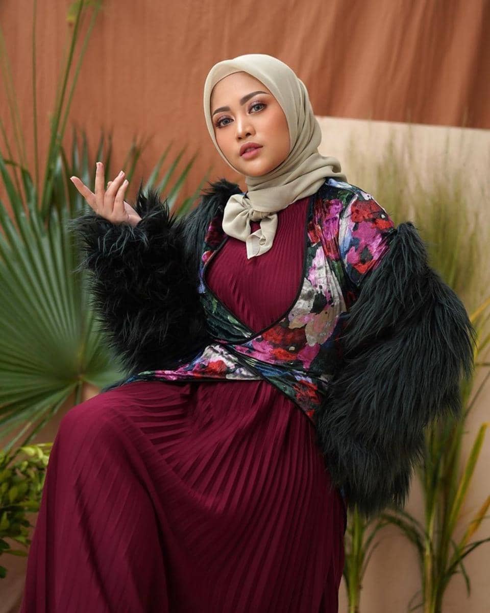 Instagram.com/rachelvennya/